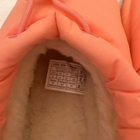 UGG Maxi Puffer Clog- Women’s Size 6 - Picture 5 of 12